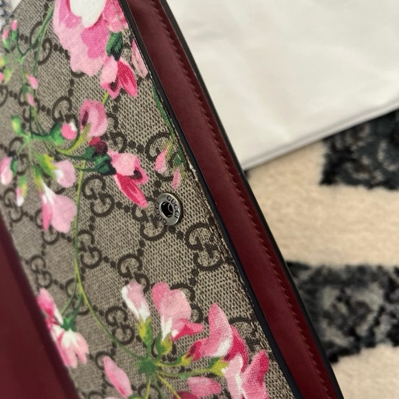 Gucci Blooms Floral Wallet on Chain - Picture 12 of 13